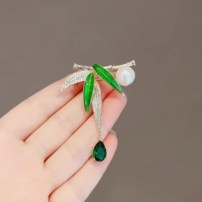 Elegant Green Water Drop Pendant Brooch